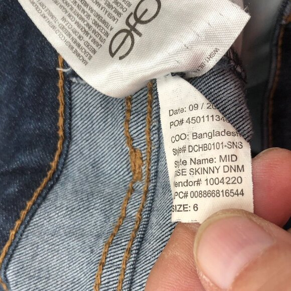 Chaps Women Jeans Size 6/28 Mid Rise Skinny Frayed Hem Blue Denim Classic Casual - Picture 15 of 16